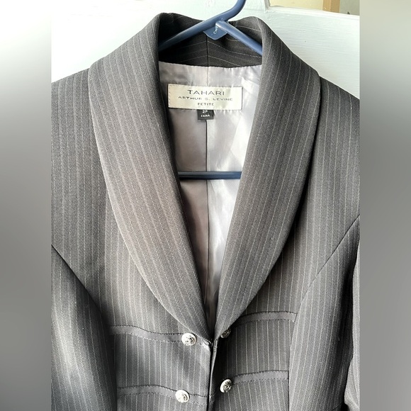 Tahari NEW Julian Black Pinstripe Suit Jacket, Women’s Sz 2P - Picture 3 of 9